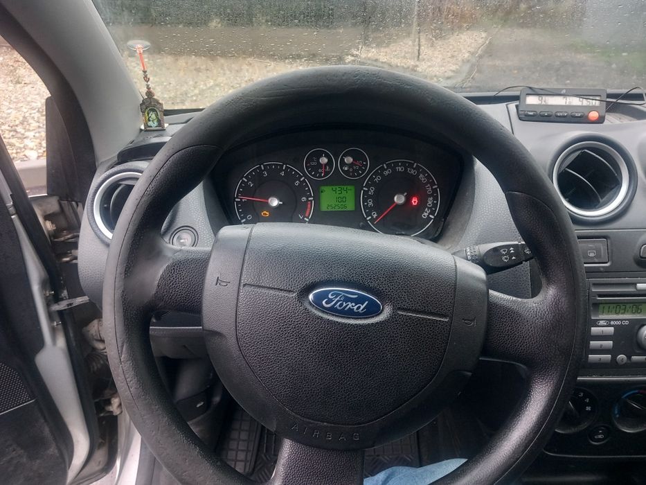 Vând Ford Fiesta an 2008,motor 1.3 benzină,