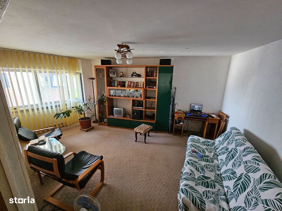 Vand ap cu 2 camere zona Parc central