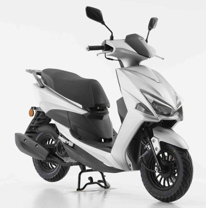 Inchiriez scuter - se conduce fara permis - 25km/h