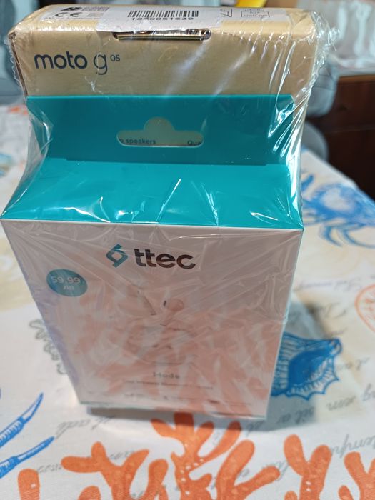 Нов телефон Моторола g05 +слушалки