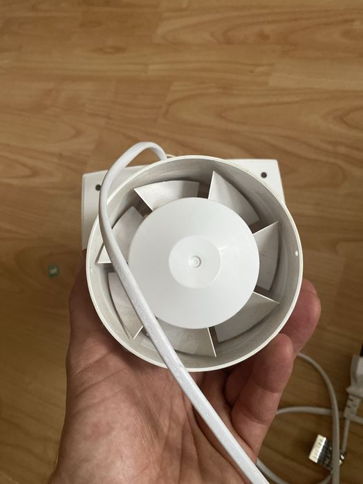 Ventilator mic Vents - aerisire baie debara spatii inchise