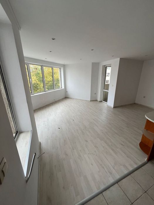 Тристаен апартамент в ж.к. Манастирски ливади! Комуникативна локация!