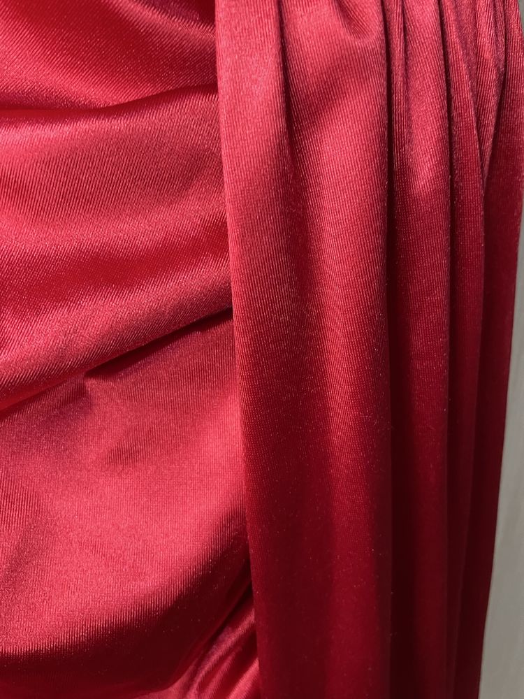 Rochie roșie elegantă