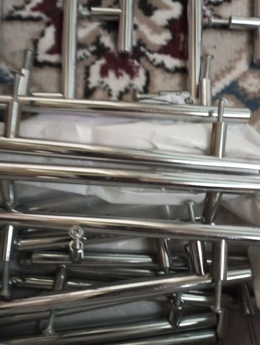 Металические ручки.