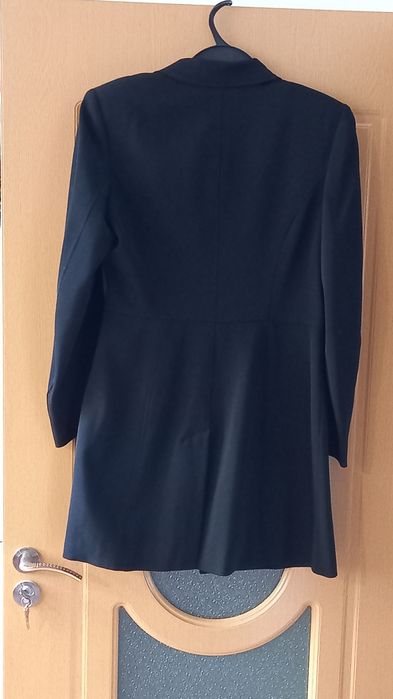 Vand sacou negru elegant,stare perfecta,nr 42-44,captusit,lungime medi