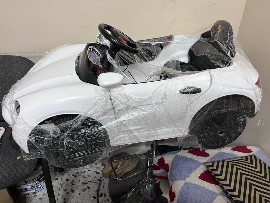 Продам срочно кресло машинку и маникюрный столик