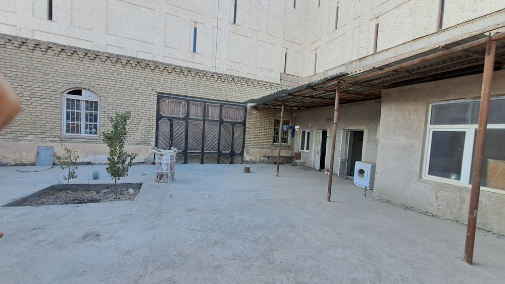 Bino sotiladi  shaxar markazida.Бино сотилади шахар марказида.