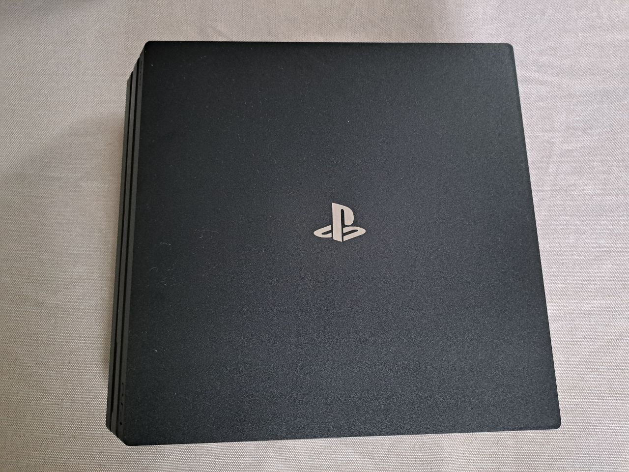 Продаётся Sony PlayStation 4 pro 1 Tb