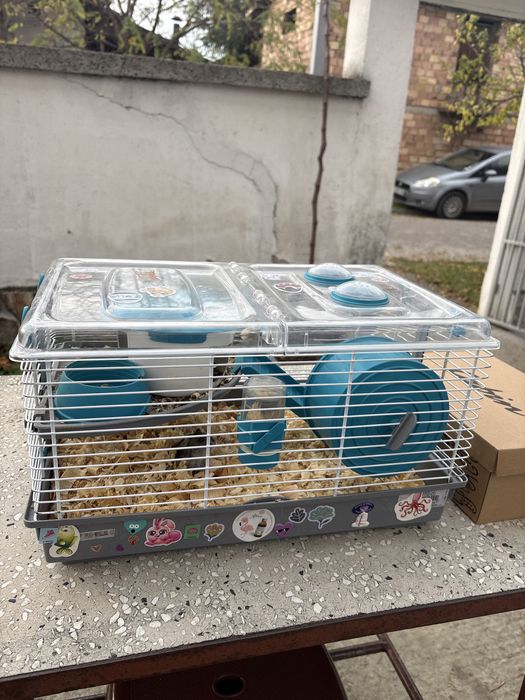 Подарява се хамстер с клетка