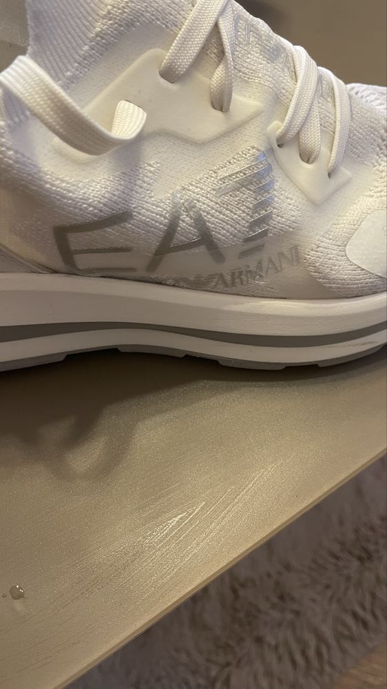 Emporio Armani чисто нови на едно обуване