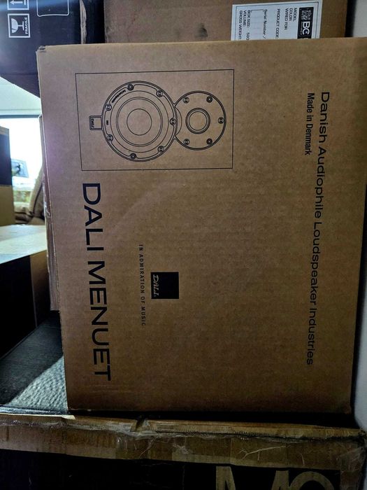 Boxe Dali Menuet noi, factura