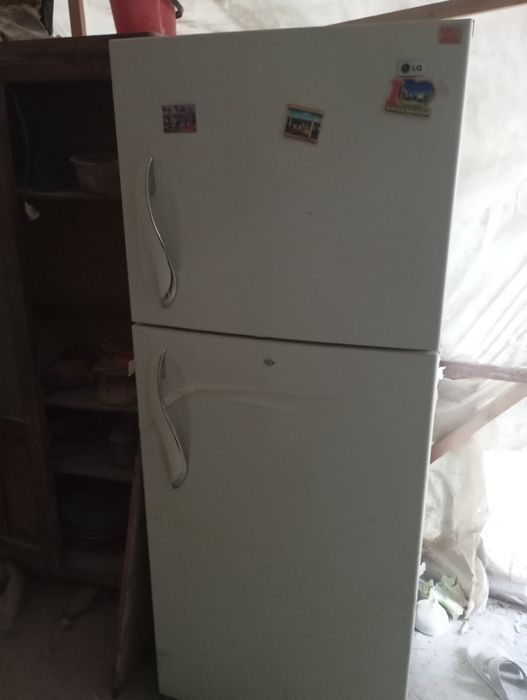 Холодильник LGʻ хорошем рабочем состояние