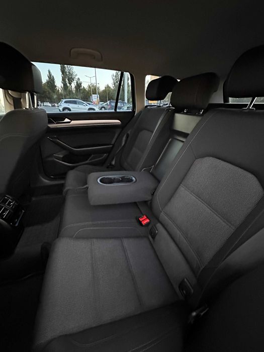 VW Passat B8 2.0 TDI DSG R-Line | 150 CP | dotări premium | 2016