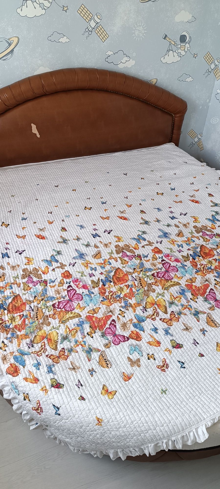 Срочно продаю спальный гарнитур