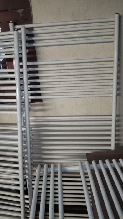 Vând obiecte sanitare și calorifere