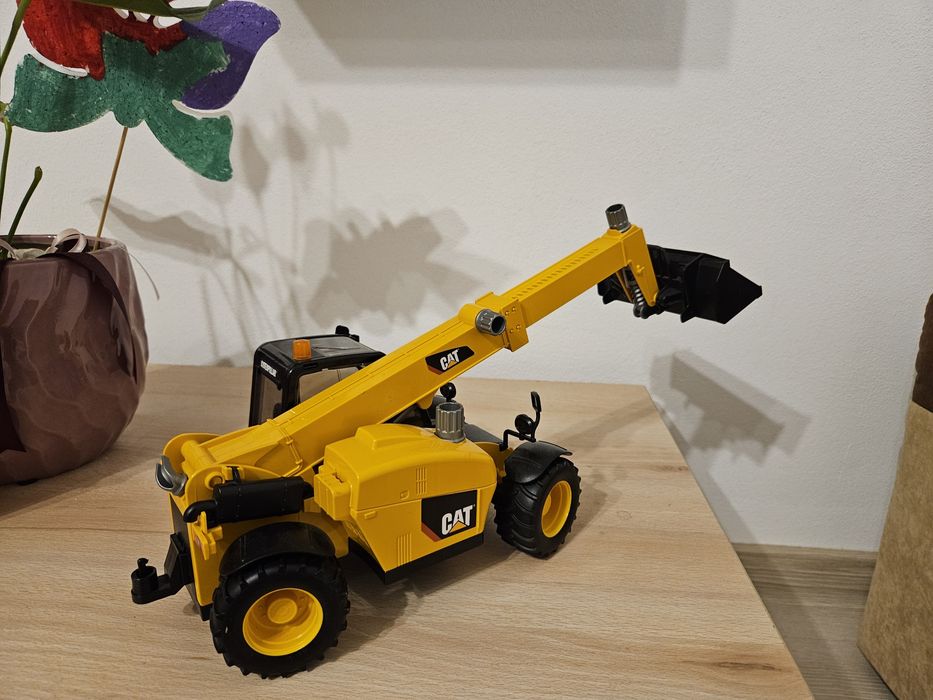 Incarcator telescopic Caterpillar Bruder