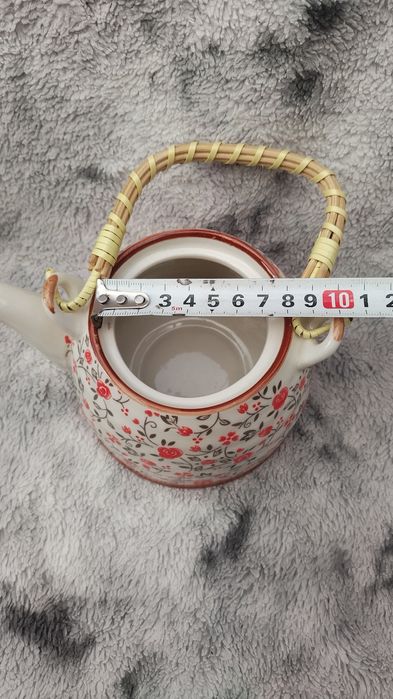 Порцеланов чайник и чаша с капак