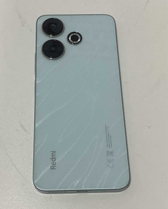 Продавам Redmi 13 128GB 6GB RAM