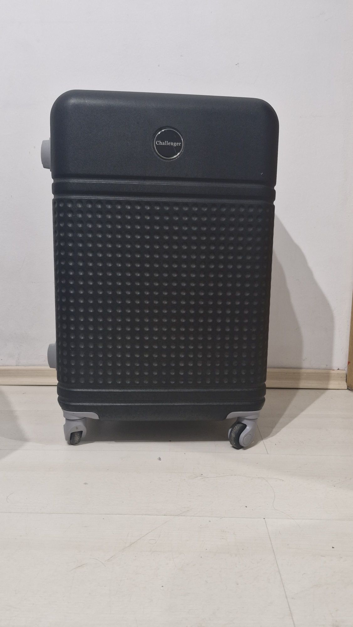 Куфар среден 24" . Medium suitcase for sale