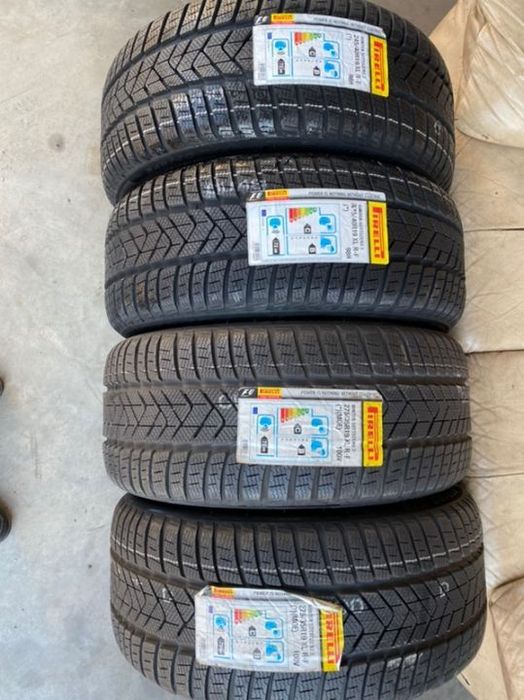 vand set anvelope 245/40/19-275/35/19 pirelli runflat de iarnă noi