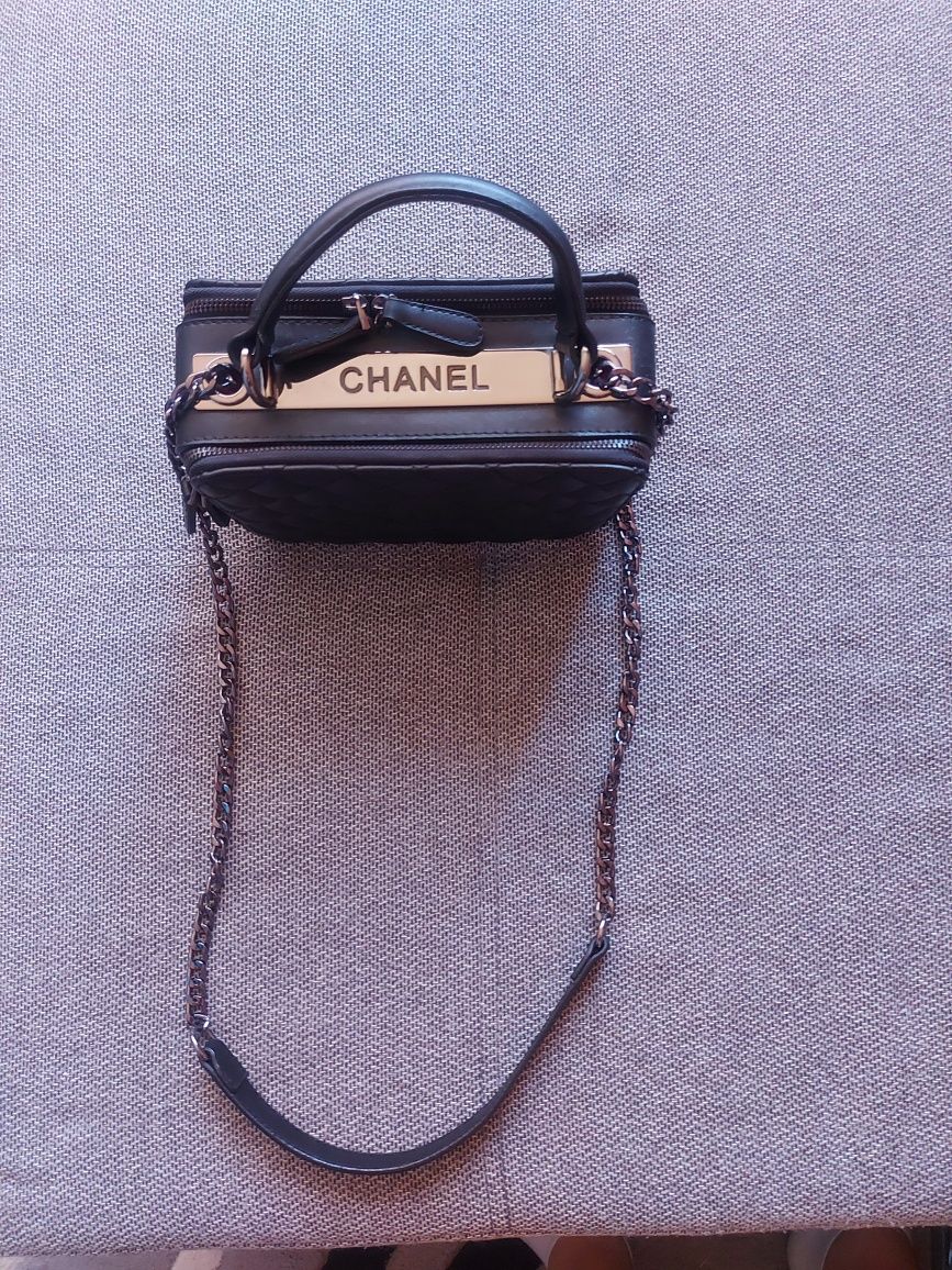 Чанта Chanel чисто нова.