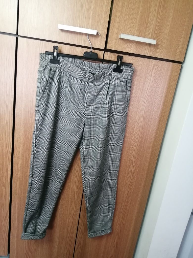 Pantaloni casual Bershka