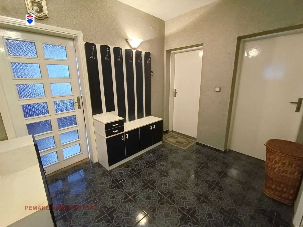 Продава се Тристаен апартамент в Русе, Централен кооп. пазар - 90 кв.м за 1277 €/кв.м - Снимка #12