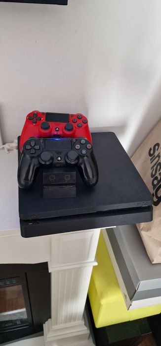 Playstation 4 slim