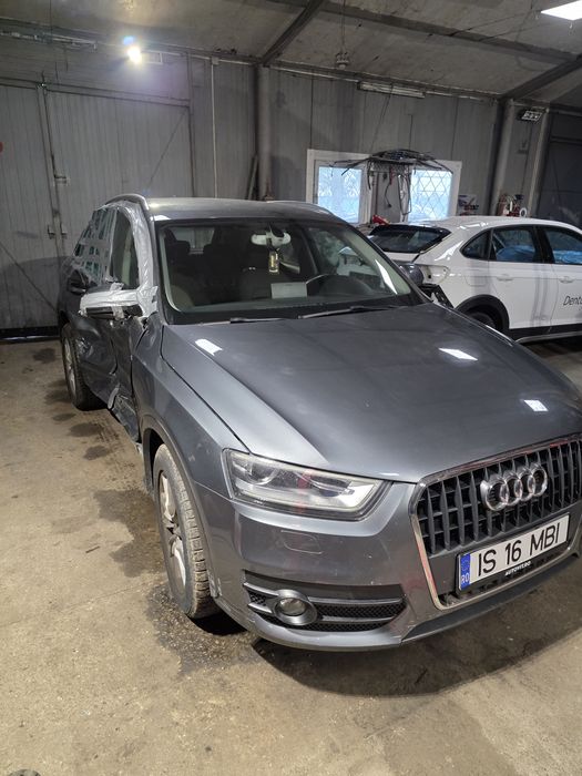 Audi Q3 avariat conform foto.22400 km. Cutie automata 2000 benzina 4x4