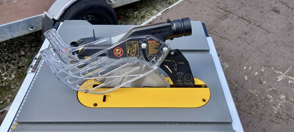 Настолен циркуляр DeWalt DWE 7485 -QS