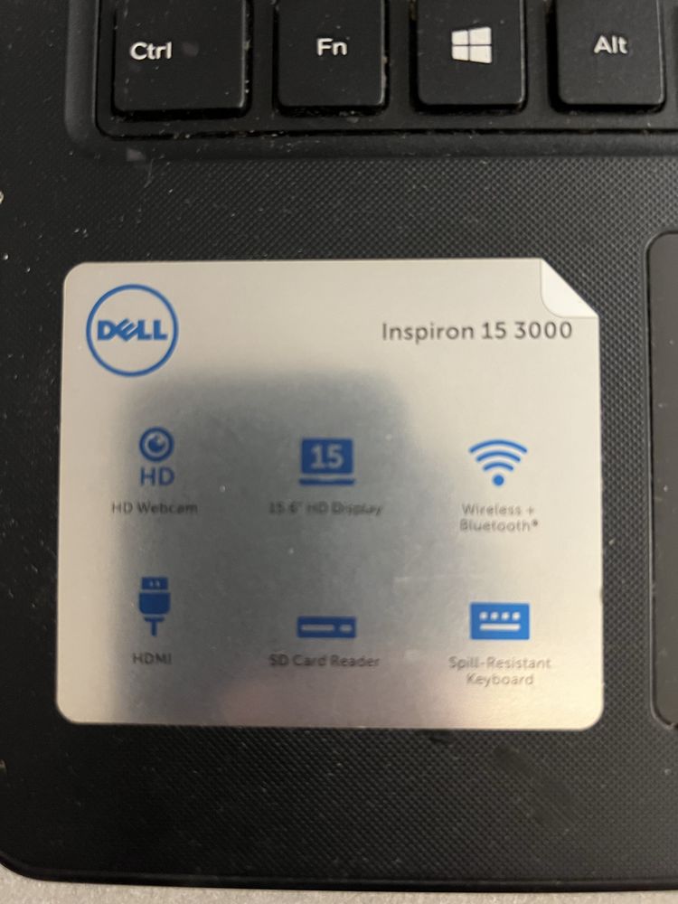 Лаптоп DELL inspiron 15 3000