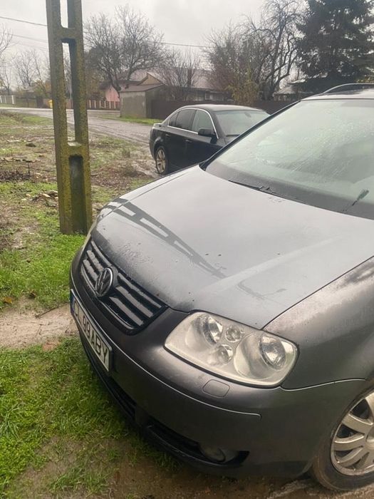 Vând Volskwagen Touran