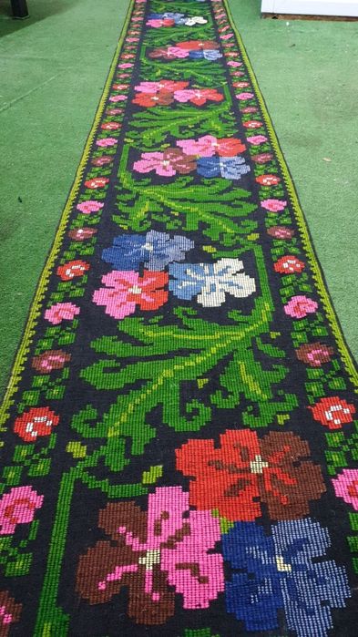 Carpete de perete vechi lucrate manual !!stare perfecta!