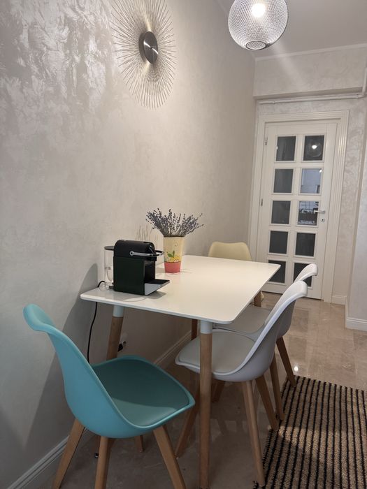 Se vinde Masa + 4 scaune