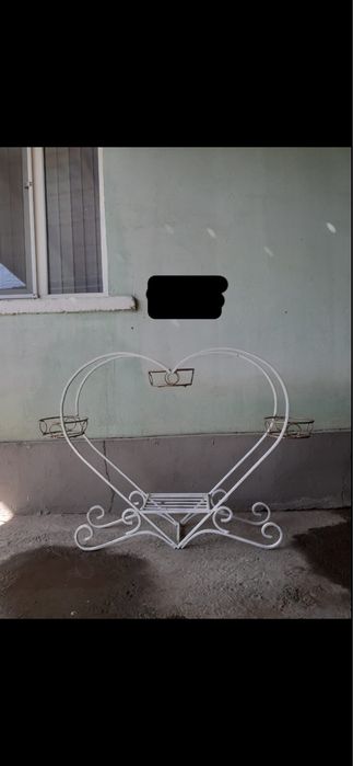 Продам металические подставки для цветов