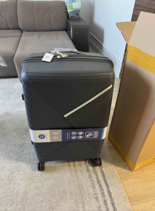 Новый чемодан . Большой