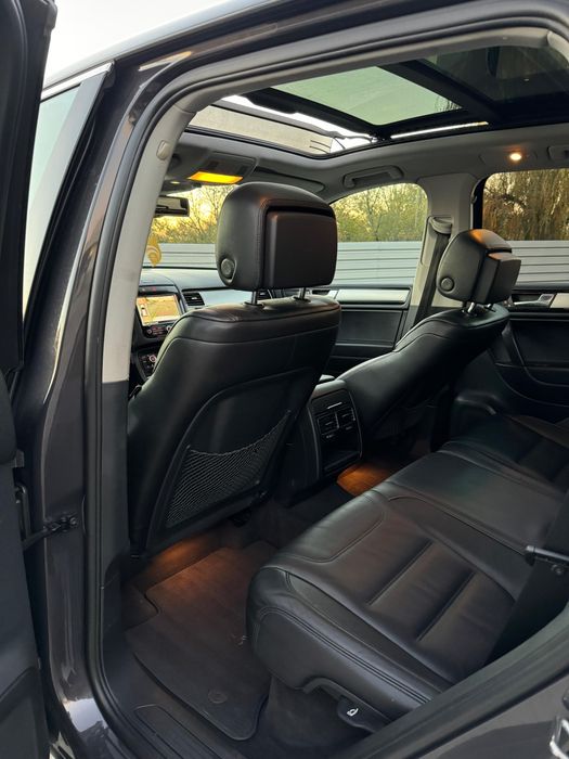 Volkswagen Touareg 7P 2011 3.0TDi V6 Panmoramic camere 360