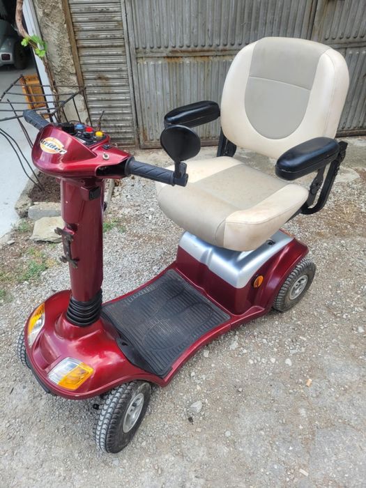 Електрически скутер подхидящ за възрастни хора и инвалиди