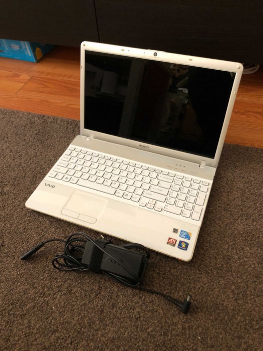 Laptop SONY Vaio i3 4gb VPCEB4M1E 71211M parțial defect 15.6