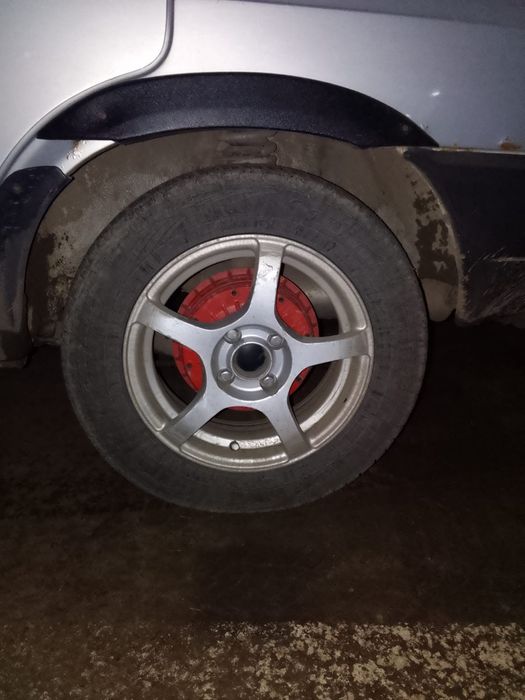 Диски с резиной.