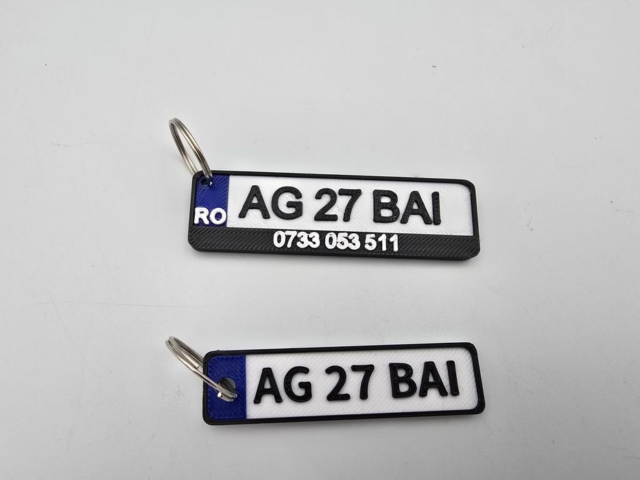 Breloc personalizat în formă de număr auto cu telefon