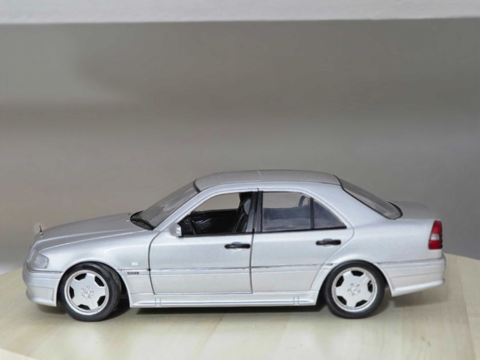 Macheta Auto 1/18 UT Models Mercedes Benz C Class C63 AMG 1977