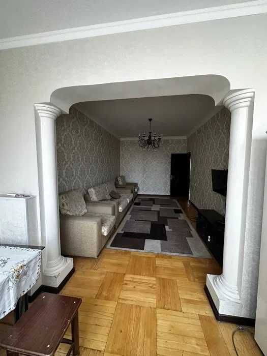 Срочно Продам 2 ком 4/9 Мирабадский ближе метро Айбек п28!