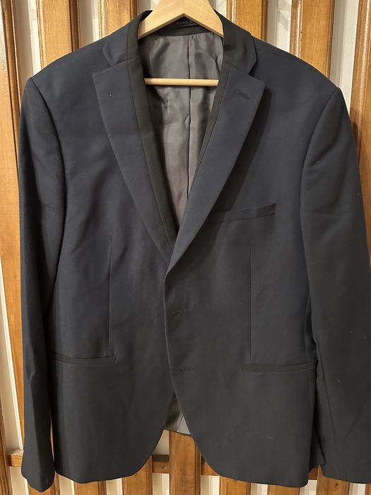 Diverse costume barbatesti Zara