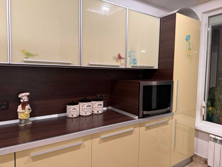 Висококачествена кухня с вградени уреди