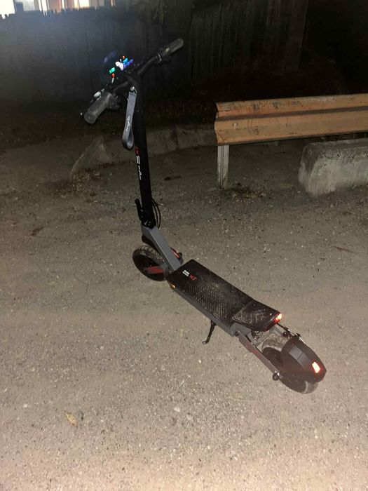 Vând sau schimb trotineta mirya este noua
