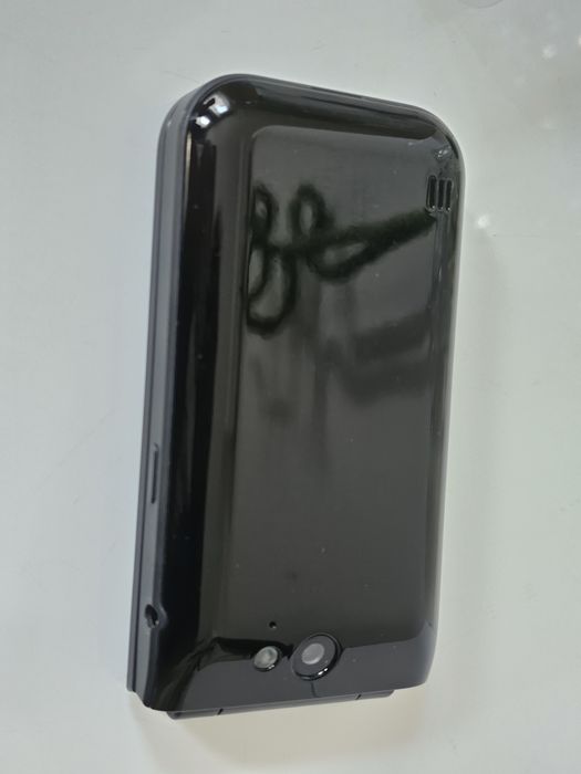 мобилен телефон Nokia 2720 Flip и слушалки Nokia Active WH-501