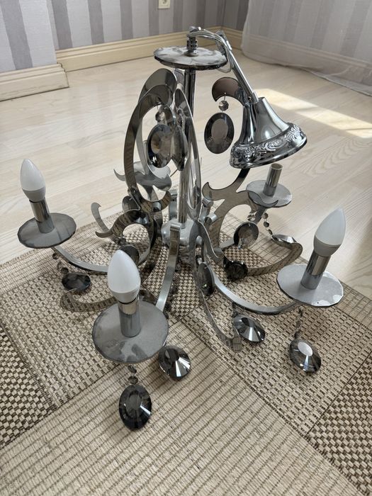 Люстра. 5 света рабочий. Красивая люстра 10.000