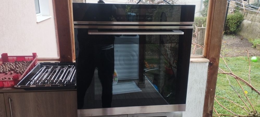 Фурна за вграждане AEG на две нива.