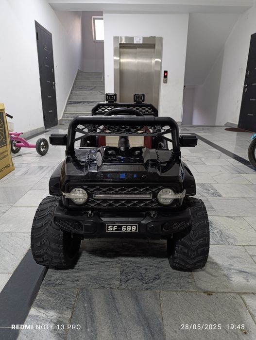 Bolalar mashinasi ikki kishilik pulti zaryadchiki bilan komplekt tuliq